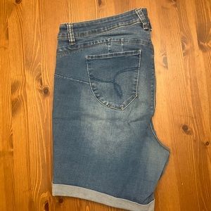 Royalty For Me Size 16W Denim Shorts